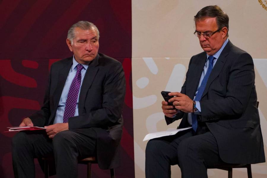 Esta semana se dar&aacute;n a conocer los nombres de los sustitutos de Ebrard y Ad&aacute;n Augusto: AMLO