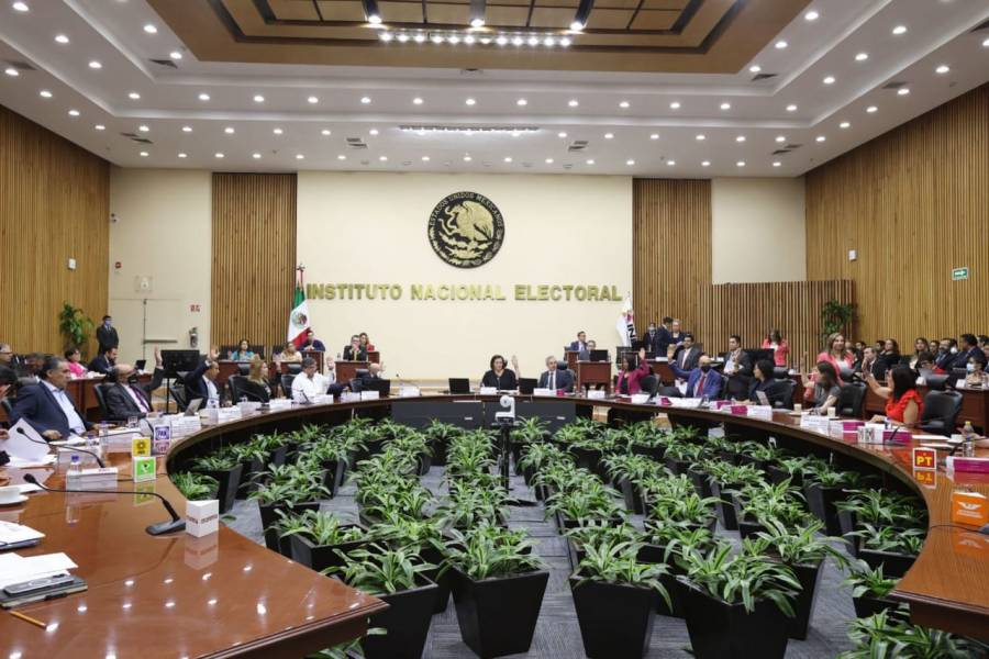 Este martes el presidente se reunirá con consejeros del INE