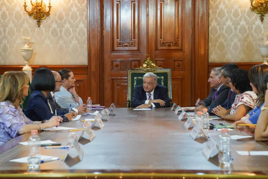 AMLO pidi&oacute; a consejeros que no se conviertan en empleados de la oligarqu&iacute;a