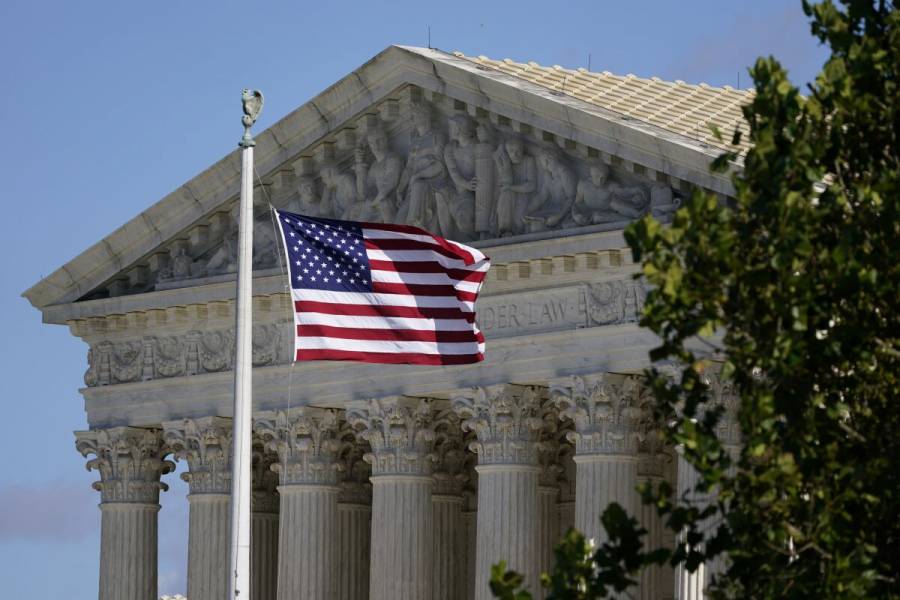 Corte Suprema de EEUU avala pol&iacute;tica de deportaciones de Biden