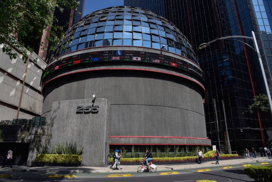 Bolsa mexicana pierde 0.11% a 53,526,1 puntos