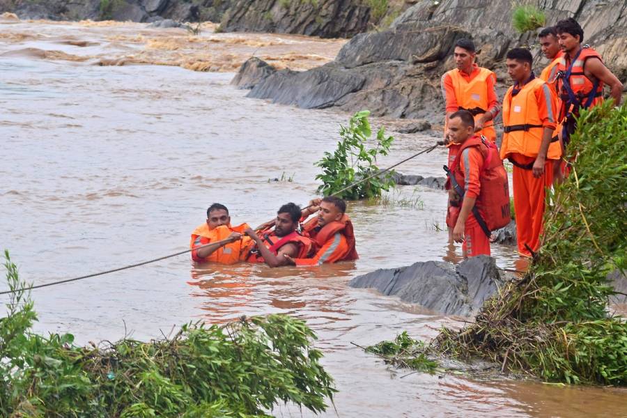 Sube a 29 balance de muertos por monzón en norte de India