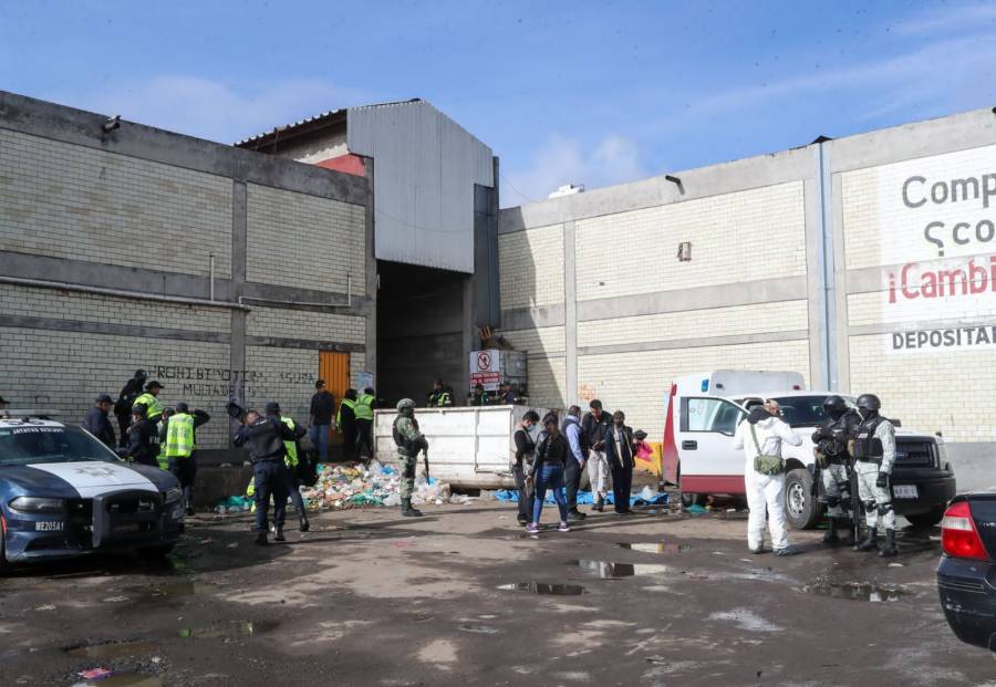 Detenidos por incendio en Ceda quisieron sobornar, revela L&oacute;pez Obrador.
