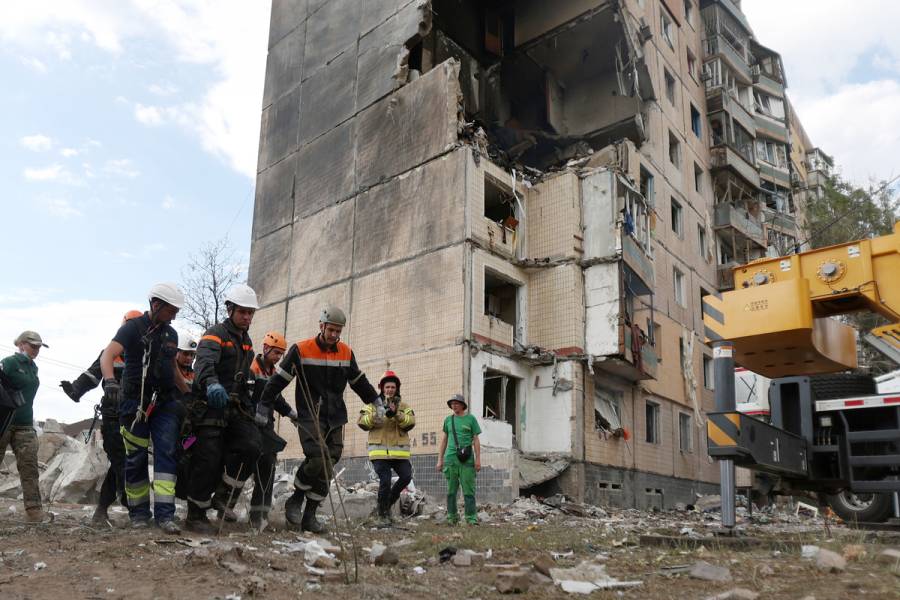 Cinco muertos en centro de Ucrania por ataque de Rusia, que intensifica bombardeos