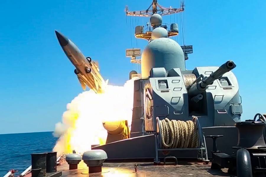 Ucrania ataca con drones un buque ruso en una base en el mar Negro