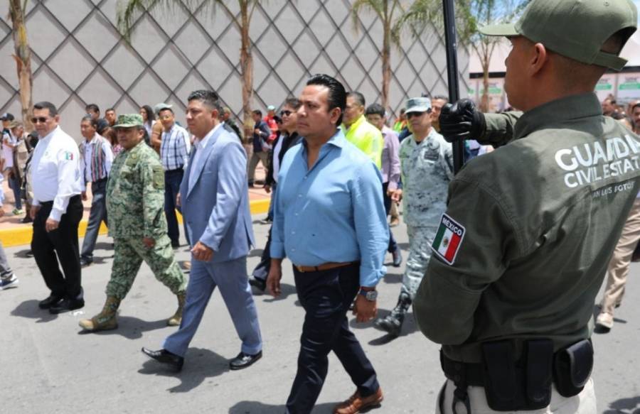Ricardo Gallardo encabezó el pase de revista de las fuerzas de seguridad para la Fenapo 2023