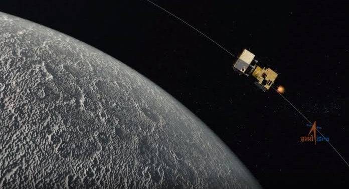 Misi&oacute;n espacial no tripulada de India entra en &oacute;rbita lunar