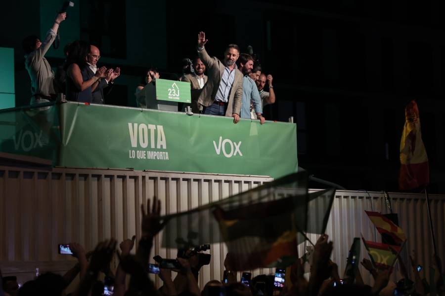 Extrema derecha española aporta su respaldo a la derecha sin fijar condiciones