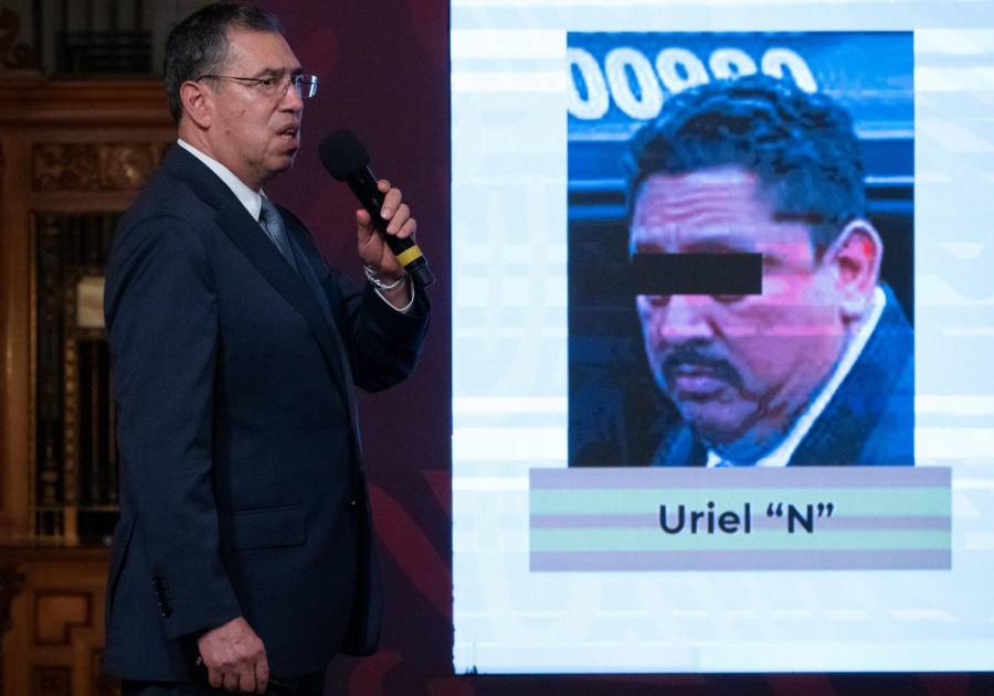 Exhiben a tres jueces en la mañanera