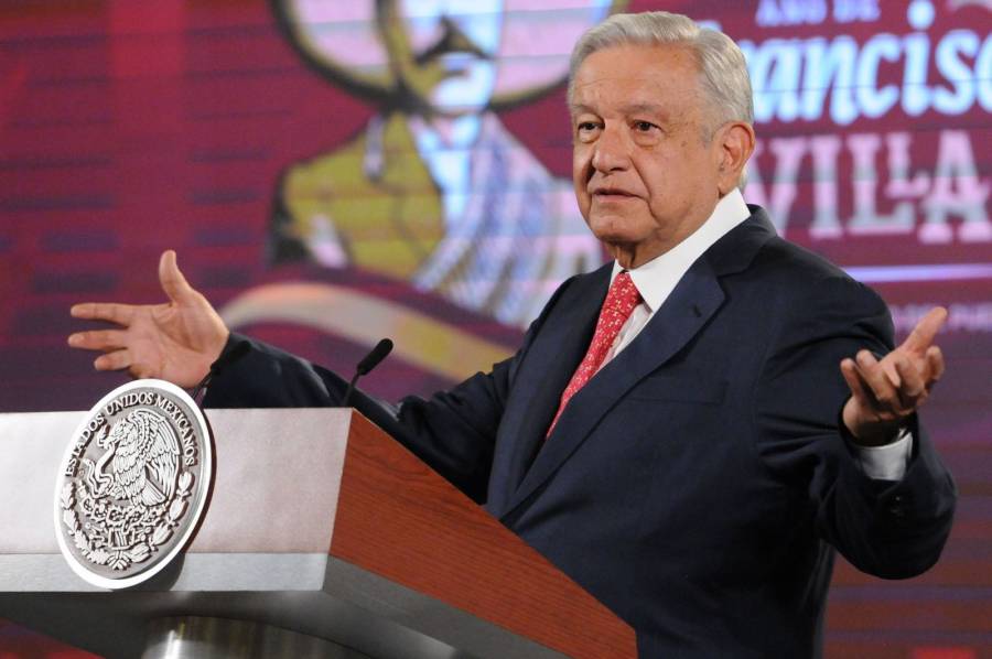 AMLO cuestiona si no le hacen violencia de género a él