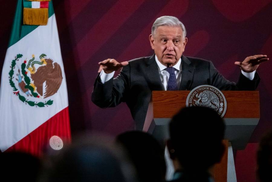 AMLO critica uso de ropa de marca
