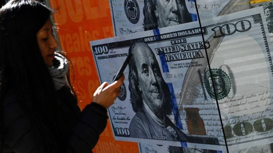 Argentina anuncia medidas para tratar de mitigar la devaluación y la elevada inflación