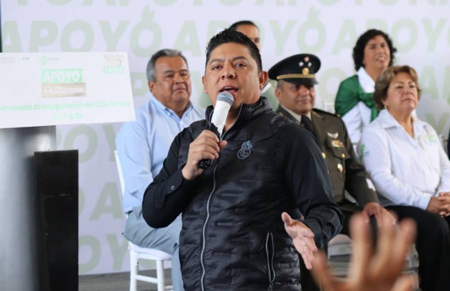Nosotros trabajamos para 3 millones de personas, no para los “clubes de Toby”, afirma gobernador