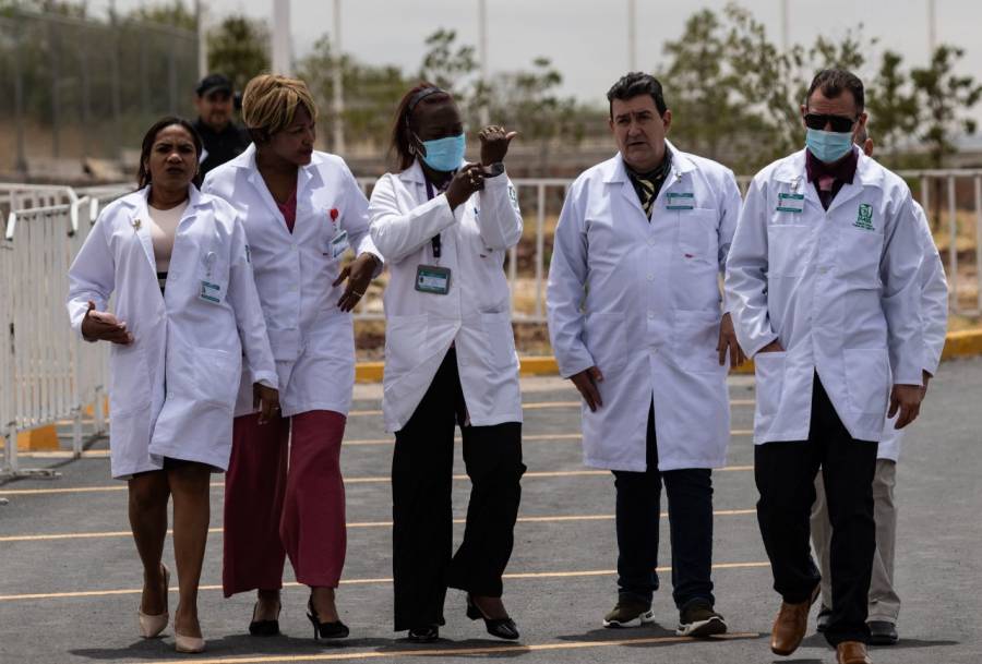 IMSS agradece a médicos cubanos por atender en zonas remotas de México