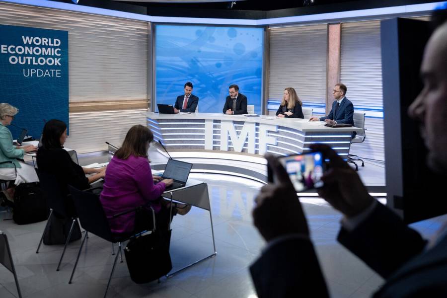 El endeudamiento mundial aún supera al previo a la pandemia, dice el FMI