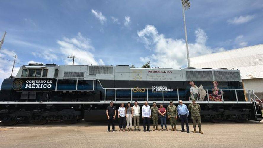 Gobernador de Veracruz se sum&oacute; al recorrido del tren interoce&aacute;nico con AMLO