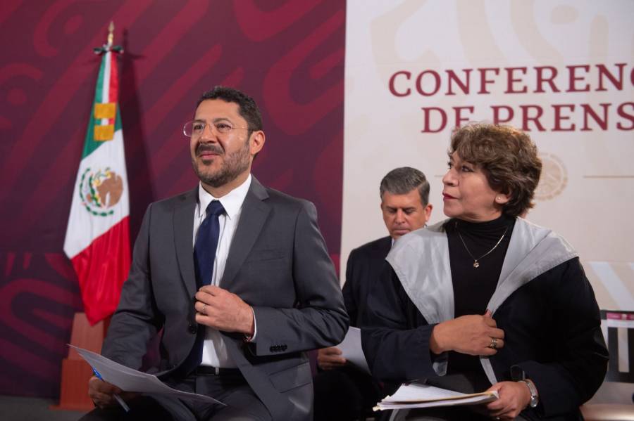 Delfina Gómez va a la mañanera para ponerse a las órdenes de AMLO y agradecerle la obra del Tren Insurgente