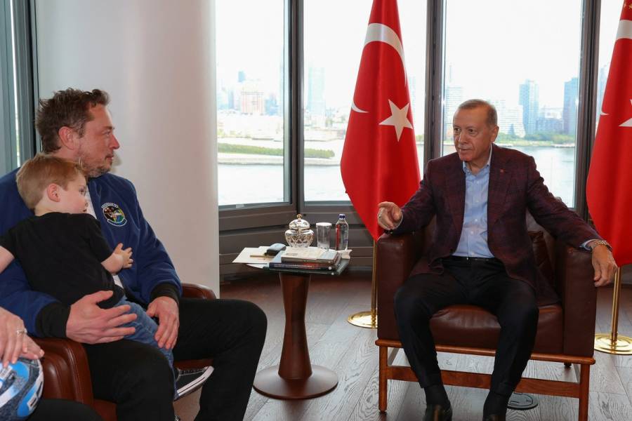 Erdogan pide a Musk que abra una fábrica Tesla en Turquía