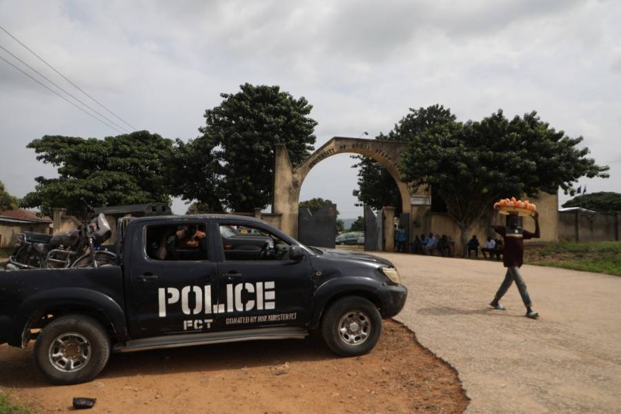 Hombres armados secuestran a m&aacute;s de 30 personas en una universidad de Nigeria