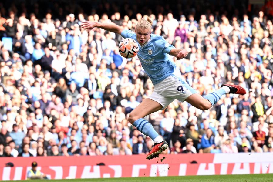 Manchester City mantiene su pleno en Premier League pese a jugar con diez