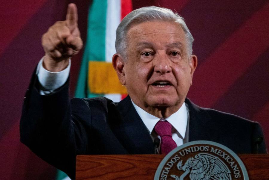 Sí, defiendo al Ejército; tuvieron errores por órdenes de autoridades civiles: AMLO