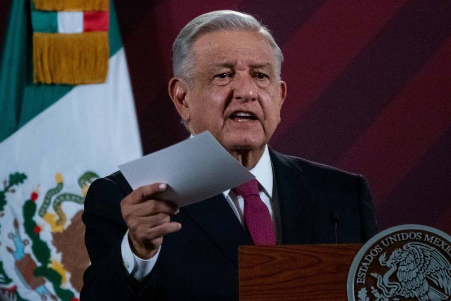 AMLO lamenta creación del INAI y le pide que done la mitad de su presupuesto a becas escolares