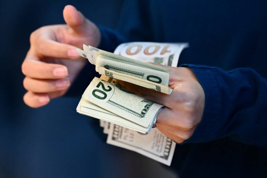 Dólar paralelo se dispara en Argentina y supera barrera psicológica de mil pesos